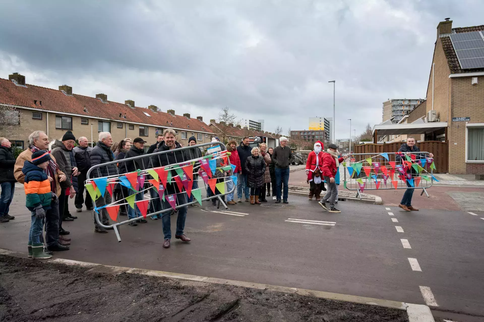 Wethouders halen de hekken weg