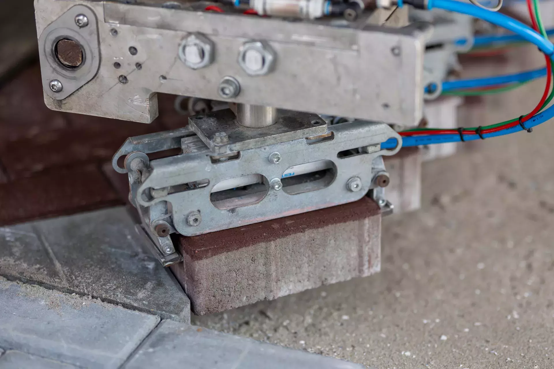 close-up van stenen in straatrobot